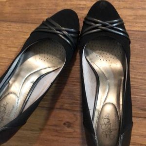 Black used dress shoes